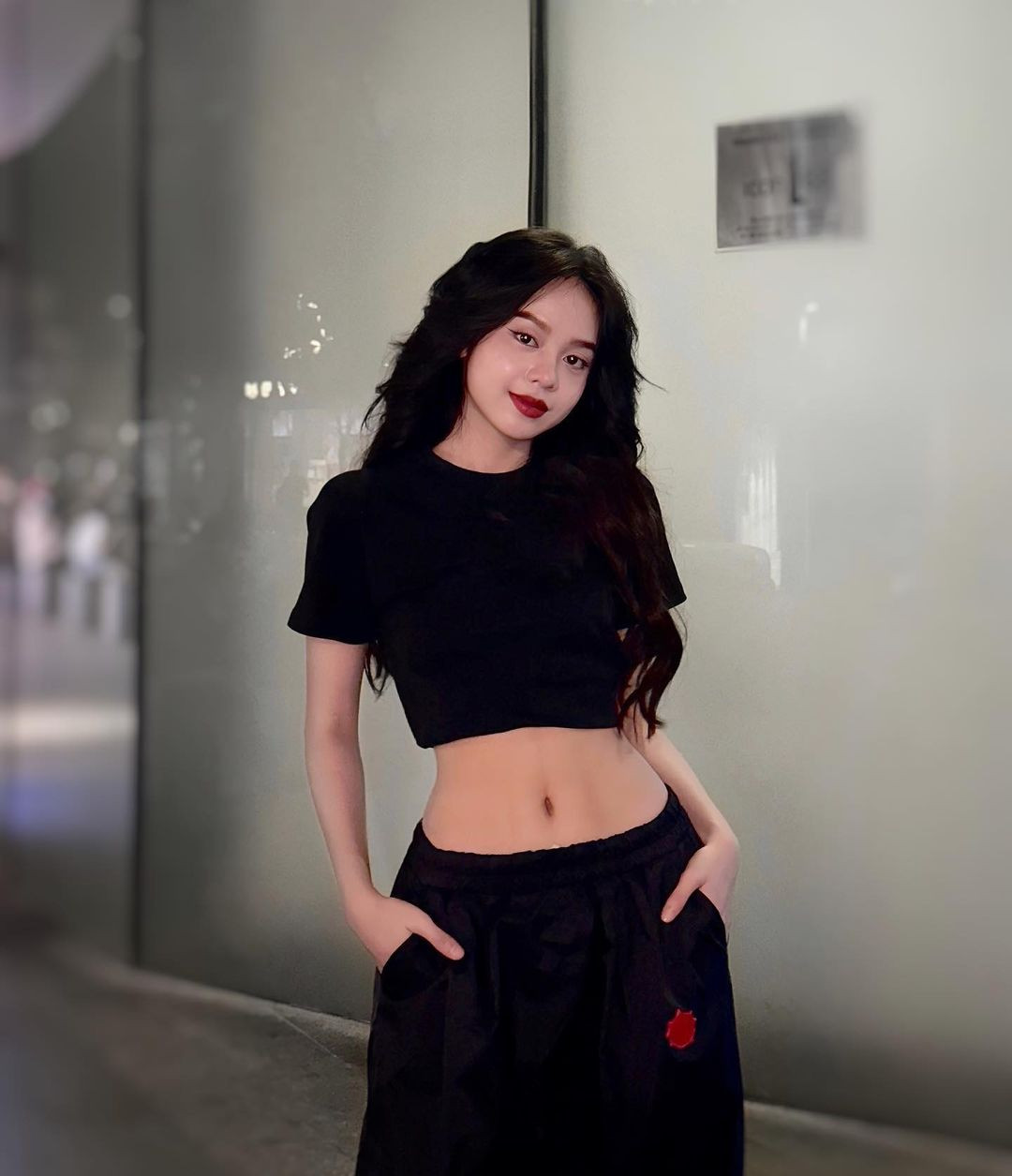 So với thời điểm mới đăng quang, Thanh Thủy ngày càng thay đổi theo hướng gợi cảm và trưởng thành. Đối diện những bình luận trái chiều, người đẹp nói: "Xứng đáng hay không xứng đáng thời gian sẽ trả lời. Tôi hiện cố gắng làm tốt sứ mệnh, thay đổi một cách từ từ, không ép mình phải thay đổi một cách quá mức".