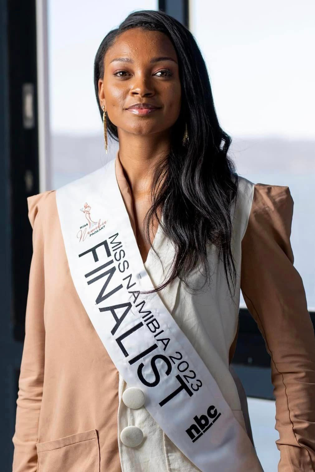 Trang phục của dàn người đẹp cũng bị đánh giá là xuề xòa, không chỉn chu.