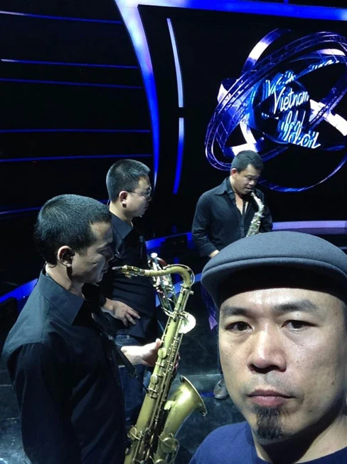 Nhạc sĩ Huy Tuấn và các đồng nghiệp tập luyện cho Vietnam Idol