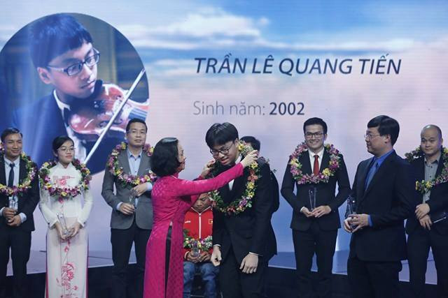 Trao giải 10 gương mặt trẻ Việt Nam tiêu biểu 2016 ảnh 1