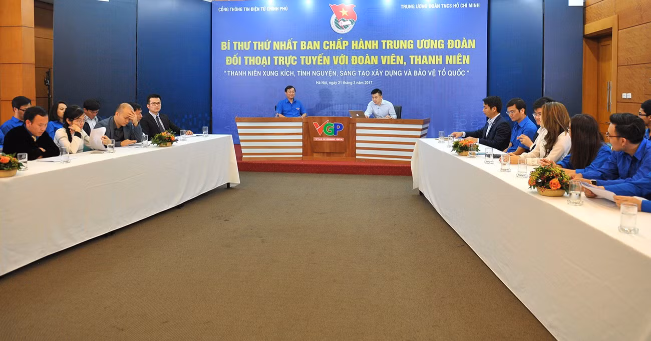 Bí thư thứ nhất TƯ Đoàn đối thoại với đoàn viên, thanh niên ảnh 1