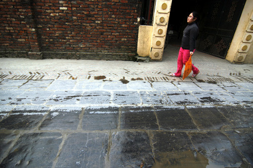 Con đường vẫn còn nguyên dáng vẻ của nó, xanh mát và đều tắp tăm tắp dù có trải qua nhiều biến cố