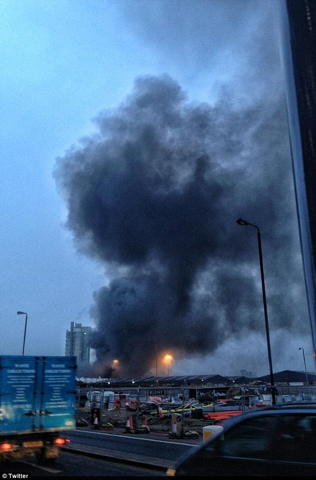 Khói bốc mịt mù. Khói bốc mịt mù