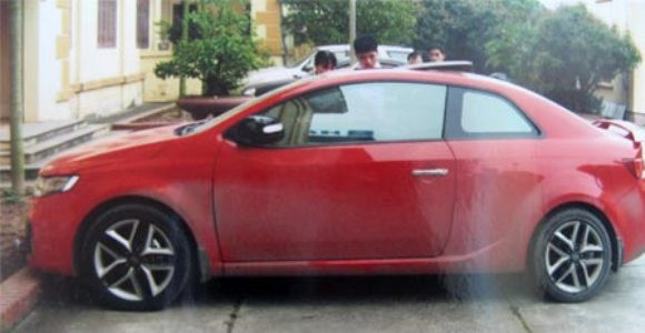 Xe ô tô của Dũng "cư" bị hỏng khá nặng. Xe ô tô của Dũng