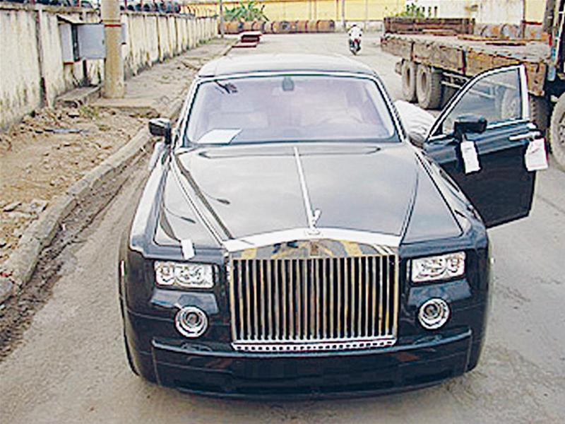 Chiếc Rolls- Royce mới 100% đầu tiên tại VN của ông Mai Vũ Nhật Chiếc Rolls- Royce mới 100% đầu tiên tại VN của ông Mai Vũ Nhật