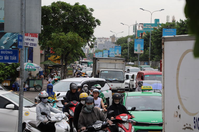 Kẹt nặng nhất là tuyến đường Cộng Hòa, theo cả hai hướng ra, vào trung tâm TP.