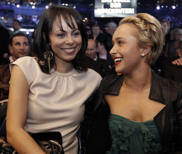 Natali và Hayden Panettiere, diễn viên nổi tiếng Hollywood, đồng thời là bạn gái của Wladimir Klitschko, em trai của Vitali, cũng là một tay đấm quyền anh rất nổi tiếng 