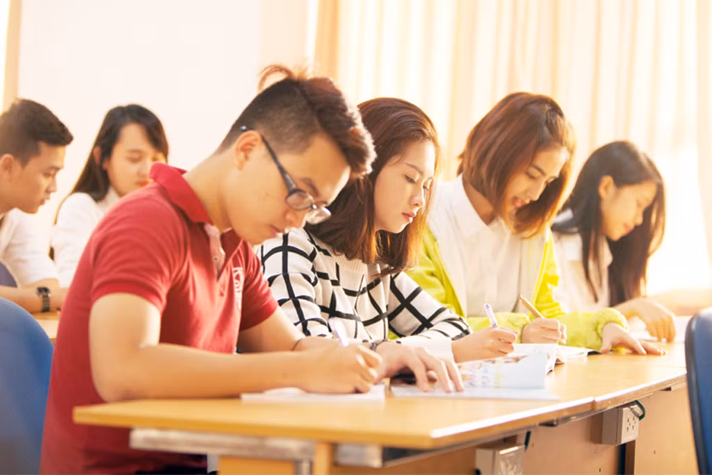 Đề văn, gợi ý đáp án thi vào lớp 10 ở Hà Nội ảnh 3