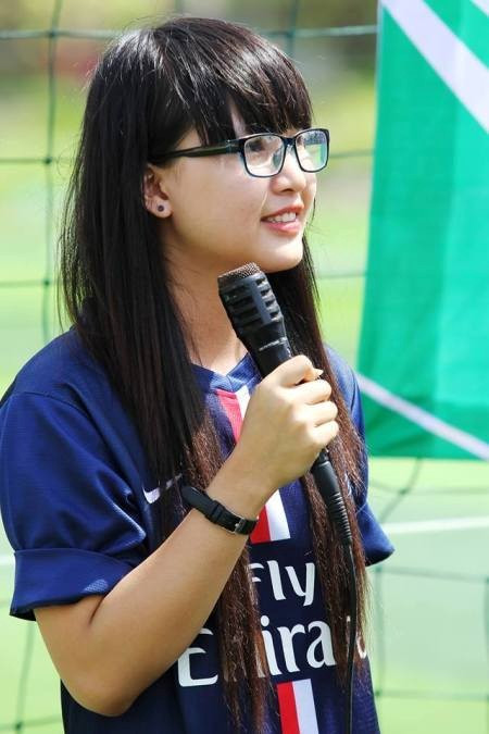 Nữ sinh mặt mộc xinh xắn yêu bóng đá hút dân mạng ảnh 5