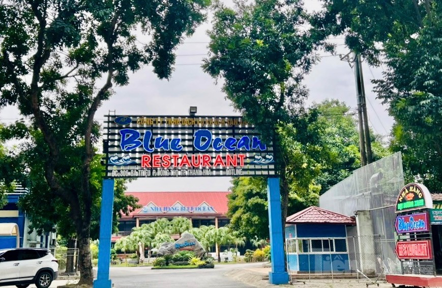 Nhà hàng có nhiều công trình xây dựng không phép.