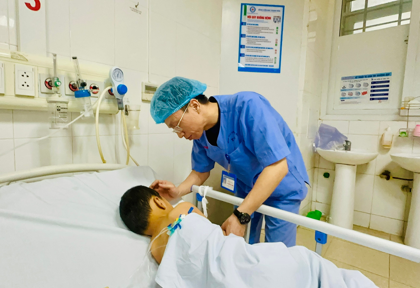 Cháu Đ.T.C đã cai máy thở