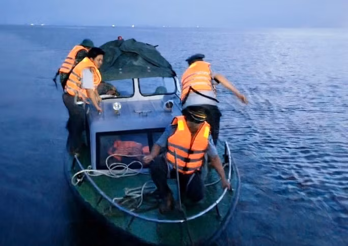 Lực lượng chức năng tỉnh Thanh Hóa tuần tra, kiểm soát tàu thuyền trên biển. Ảnh do Chi cục Thủy sản cung cấp. Lực lượng chức năng tỉnh Thanh Hóa tuần tra, kiểm soát tàu thuyền trên biển. Ảnh do Chi cục Thủy sản cung cấp.