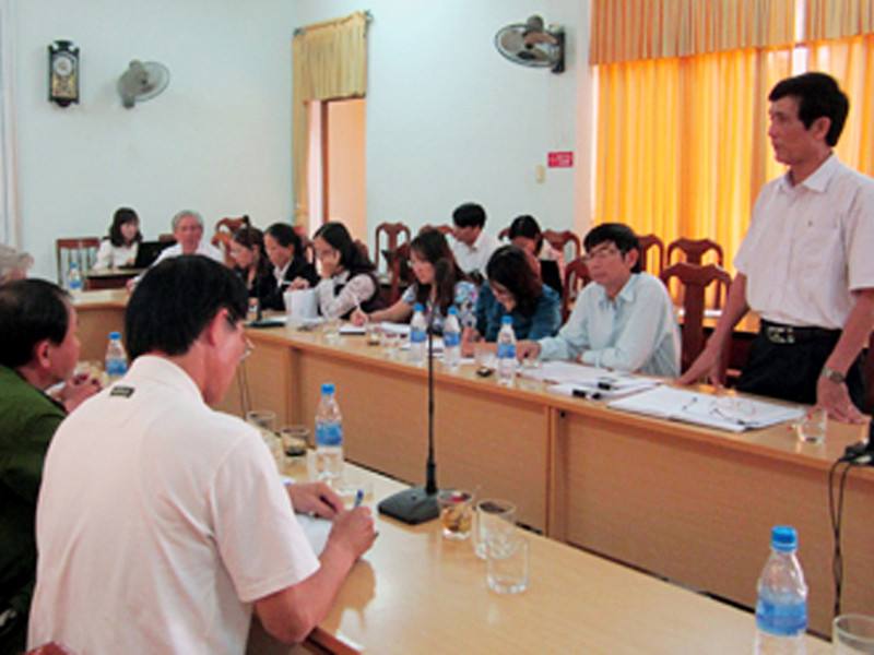 Cuộc họp bàn cách chăm sóc bé Phi Ảnh: P.Đ