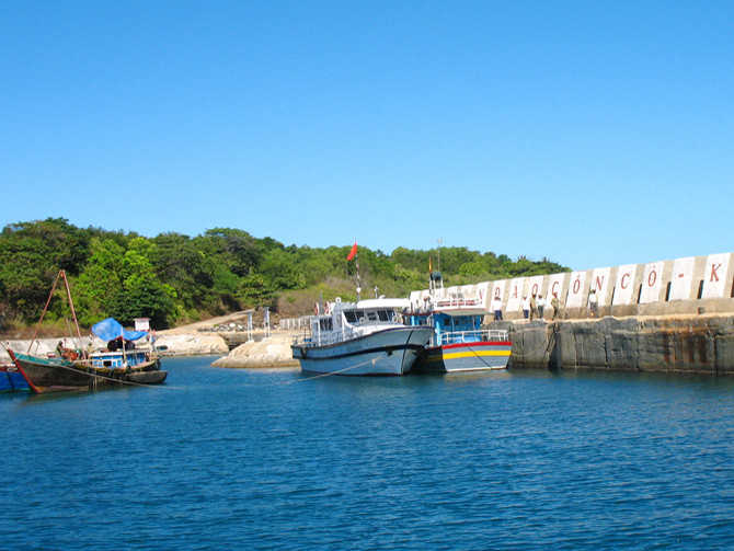 Âu thuyền trên đảo Cồn Cỏ