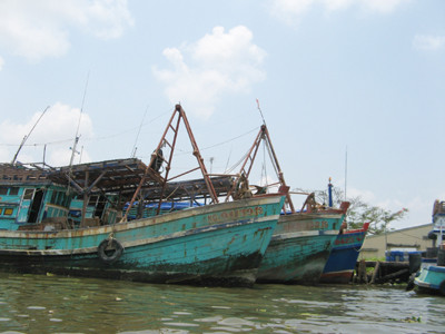 Ngư dân cần lập tổ đội dân quân tự vệ trên biển để bảo vệ trên biển để bảo vệ mình. Ảnh: Phạm Anh. Ngư dân cần lập tổ đội dân quân tự vệ trên biển để bảo vệ trên biển để bảo vệ mình. Ảnh: Phạm Anh