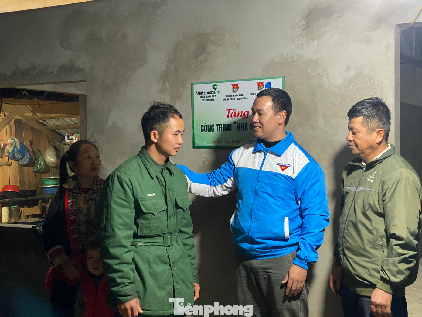 Đây là hoạt động có ý nghĩa thiết thực trong công tác an sinh xã hội, phát huy tinh thần tương thân tương ái, góp phần động viên, giúp đỡ tạo điều kiện để các hộ gia đình có hoàn cảnh khó khăn, đặc biệt là gia đình bà Triệu Mùi Chài sớm vươn lên thoát nghèo, ổn định cuộc sống, yên tâm lập nghiệp. Đây là hoạt động có ý nghĩa thiết thực trong công tác an sinh xã hội, phát huy tinh thần tương thân tương ái, góp phần động viên, giúp đỡ tạo điều kiện để các hộ gia đình có hoàn cảnh khó khăn, đặc biệt là gia đình bà Triệu Mùi Chài sớm vươn lên thoát nghèo, ổn định cuộc sống, yên tâm lập nghiệp.