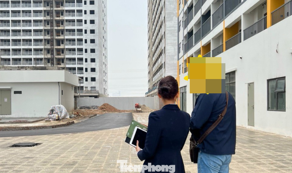 Chuyên gia khuyên người mua chỉ nên dành tối đa 30-40% tổng thu nhập hàng tháng cho các nhu cầu về nhà ở. (Ảnh: Lập Đông Tiền Phong) Chuyên gia khuyên người mua chỉ nên dành tối đa 30-40% tổng thu nhập hàng tháng cho các nhu cầu về nhà ở. (Ảnh: Lập Đông Tiền Phong)