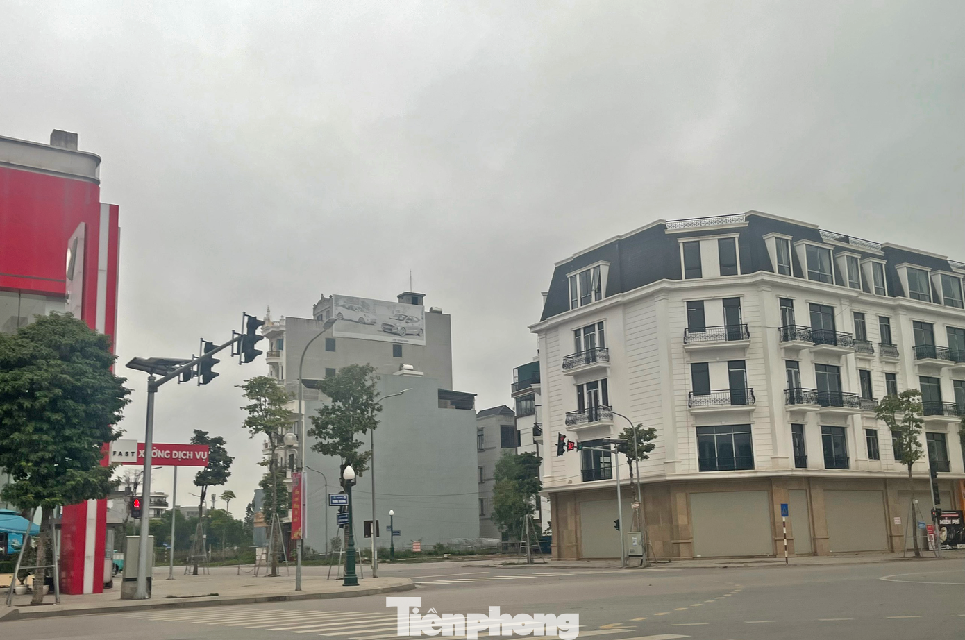 Mặc dù hầu hết các chủ đầu tư không thay đổi giá nhưng lượng hàng tồn kho thấp tầng giá cao khiến giá sơ cấp tăng. Mặc dù hầu hết các chủ đầu tư không thay đổi giá nhưng lượng hàng tồn kho thấp tầng giá cao khiến giá sơ cấp tăng.