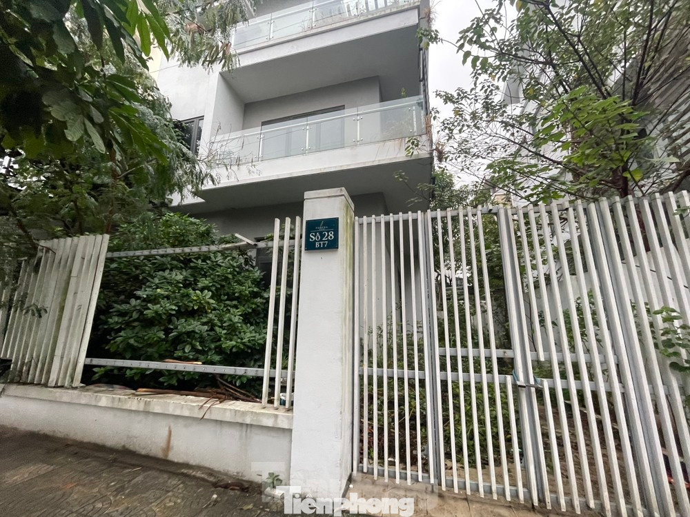 Mặc dù “ế ẩm” nhưng giá bán mới của phân khúc biệt thự liền kề Hà Nội tiếp tục tăng.