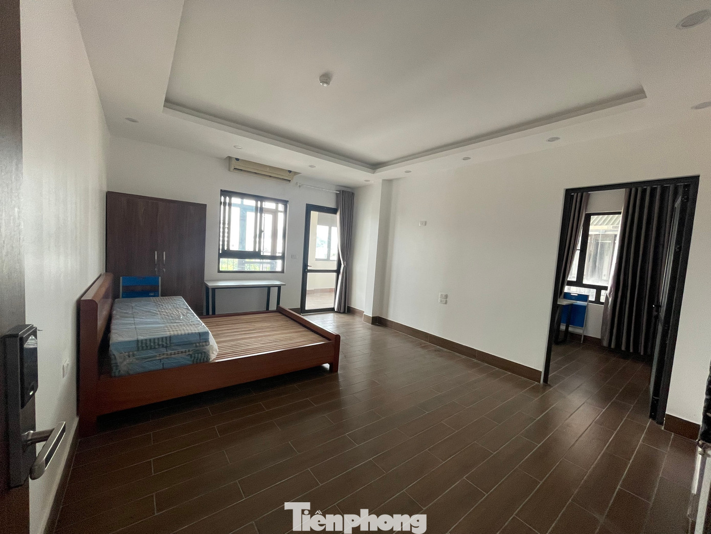 Từ biệt thự, hai tòa nhà mang tên Hanoi By Night Villa Hoàn Sơn và Hoàn Sơn Villa biến tướng thành hai tòa chung cư mini 6 tầng với hàng trăm căn hộ cho thuê. (Ảnh: Lập Đông) Từ biệt thự, hai tòa nhà mang tên Hanoi By Night Villa Hoàn Sơn và Hoàn Sơn Villa biến tướng thành hai tòa chung cư mini 6 tầng với hàng trăm căn hộ cho thuê. (Ảnh: Lập Đông)