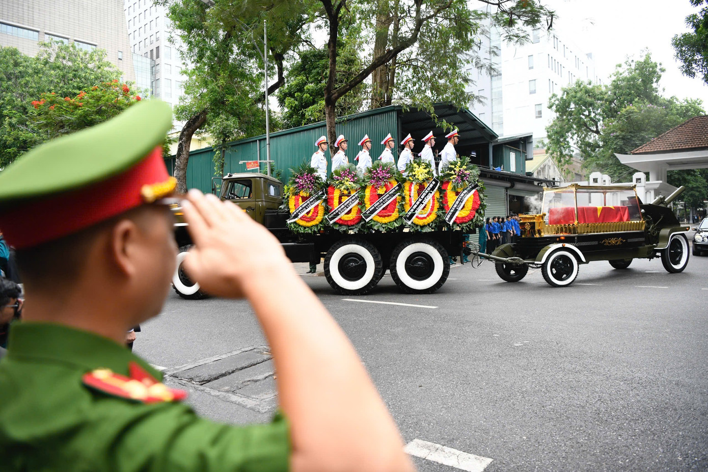 Đưa linh cữu nguyên Chủ tịch nước Trần Đức Lương rời Hà Nội về Quảng Ngãi ảnh 40