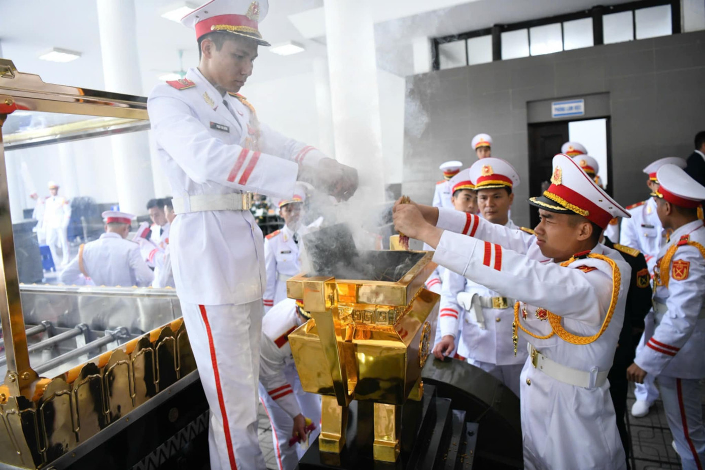 Đưa linh cữu nguyên Chủ tịch nước Trần Đức Lương rời Hà Nội về Quảng Ngãi ảnh 1