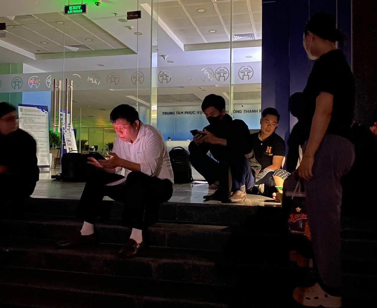 Từ xếp hàng dài lúc 6h sáng, nay chỉ 1 người chờ ở Trung tâm hành chính công Hà Nội ảnh 1 Từ xếp hàng dài lúc 6h sáng, nay chỉ 1 người chờ ở Trung tâm hành chính công Hà Nội ảnh 1