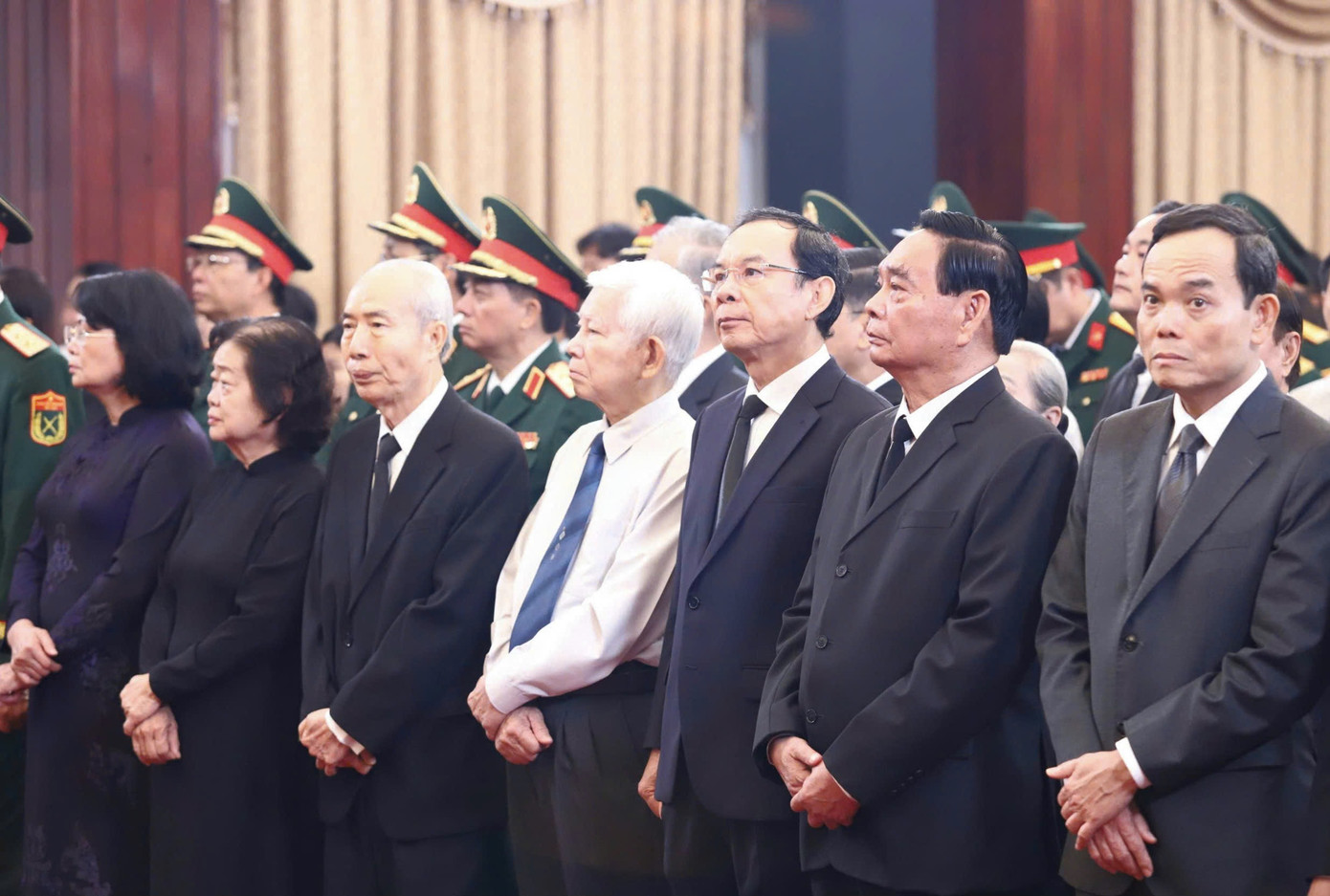 Đưa linh cữu nguyên Chủ tịch nước Trần Đức Lương rời Hà Nội về Quảng Ngãi ảnh 18