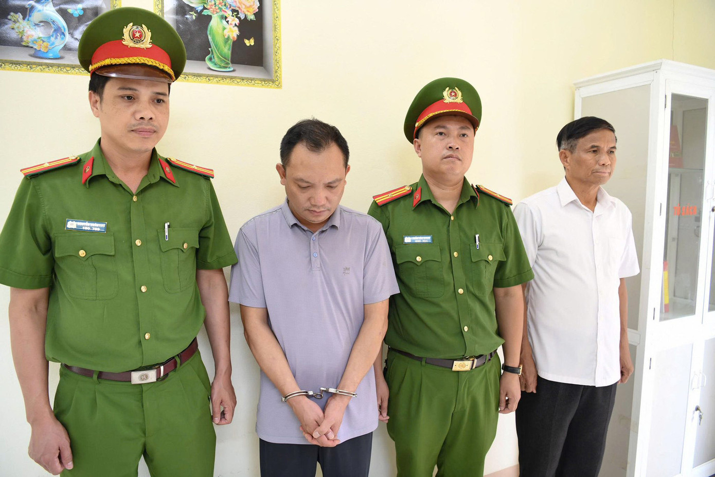 Ngày 2/7, Cơ quan Cảnh sát điều tra đã ra quyết định khởi tố vụ án hình sự, khởi tố bị can và ra lệnh bắt bị can để tạm giam đối với Đường Văn Thiết, về hành vi sản xuất, buôn bán hàng giả.Ảnh: Công an tỉnh Phú Thọ.