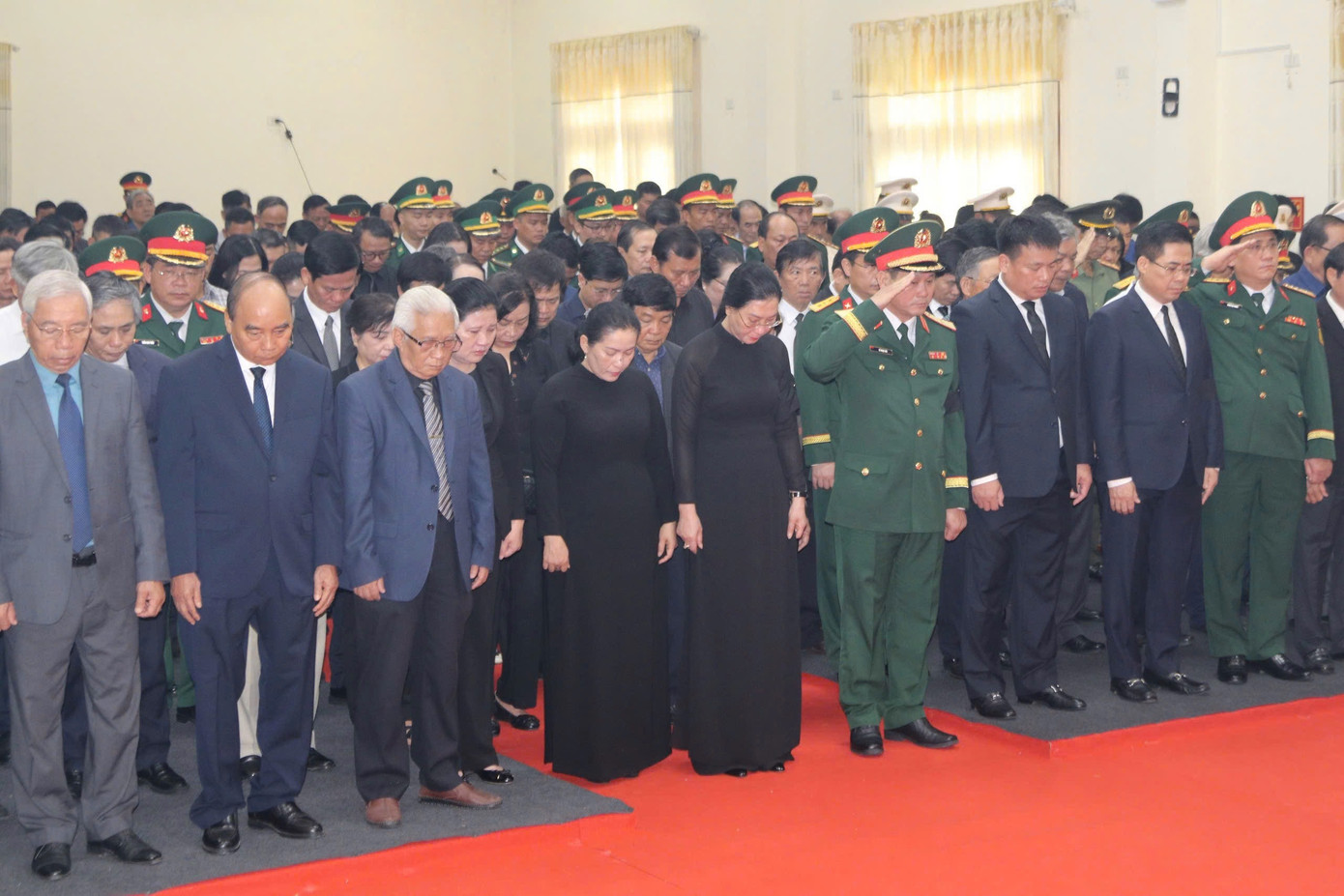 Đưa linh cữu nguyên Chủ tịch nước Trần Đức Lương rời Hà Nội về Quảng Ngãi ảnh 11