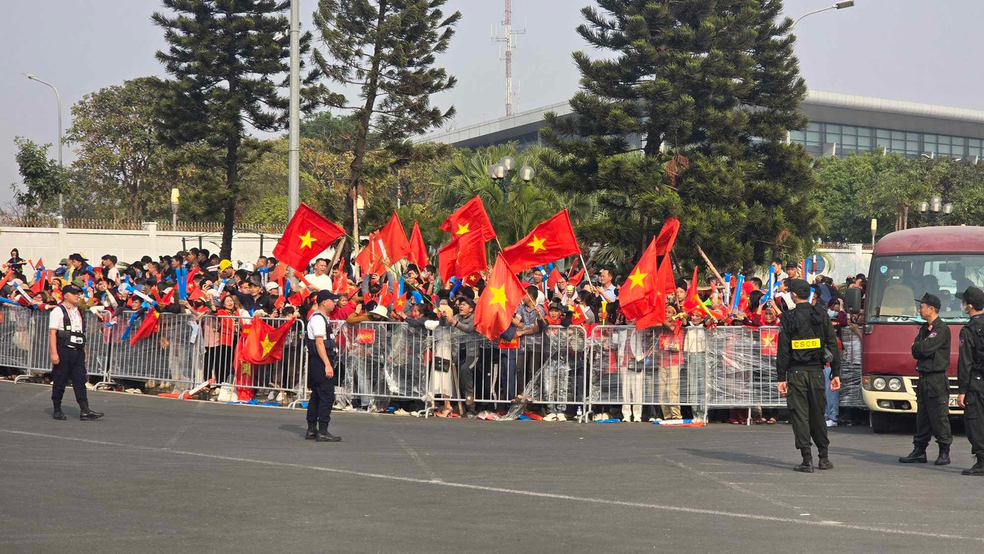 Tuyển Việt Nam ca khúc khải hoàn, người hâm mộ hân hoan chào đón ảnh 3