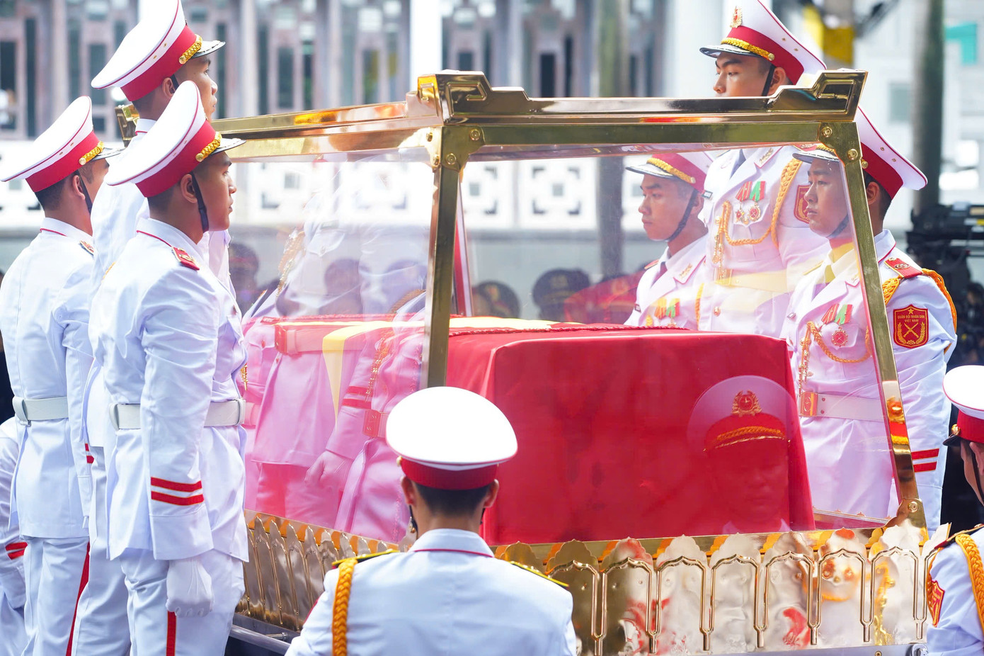 Đưa linh cữu nguyên Chủ tịch nước Trần Đức Lương rời Hà Nội về Quảng Ngãi ảnh 33