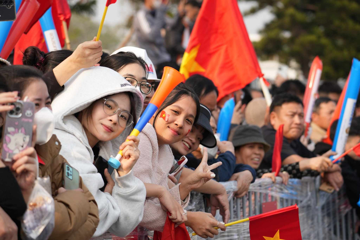 Tuyển Việt Nam ca khúc khải hoàn, người hâm mộ hân hoan chào đón ảnh 22