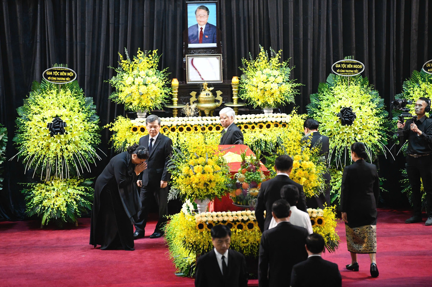 Đưa linh cữu nguyên Chủ tịch nước Trần Đức Lương rời Hà Nội về Quảng Ngãi ảnh 17