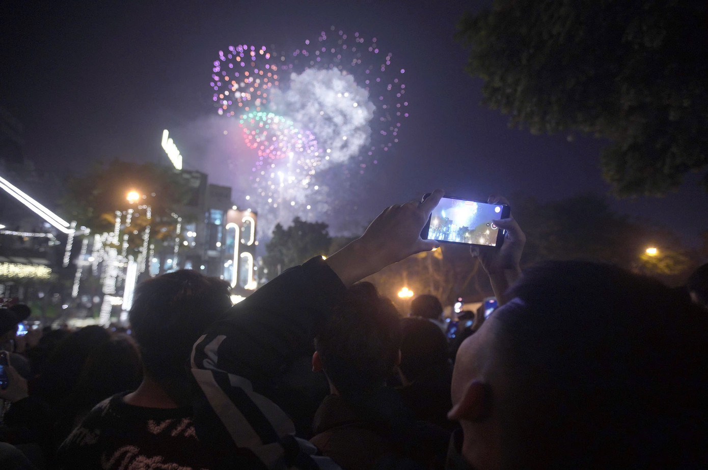 Pháo hoa tại hồ Văn Quán Pháo hoa tại hồ Văn Quán