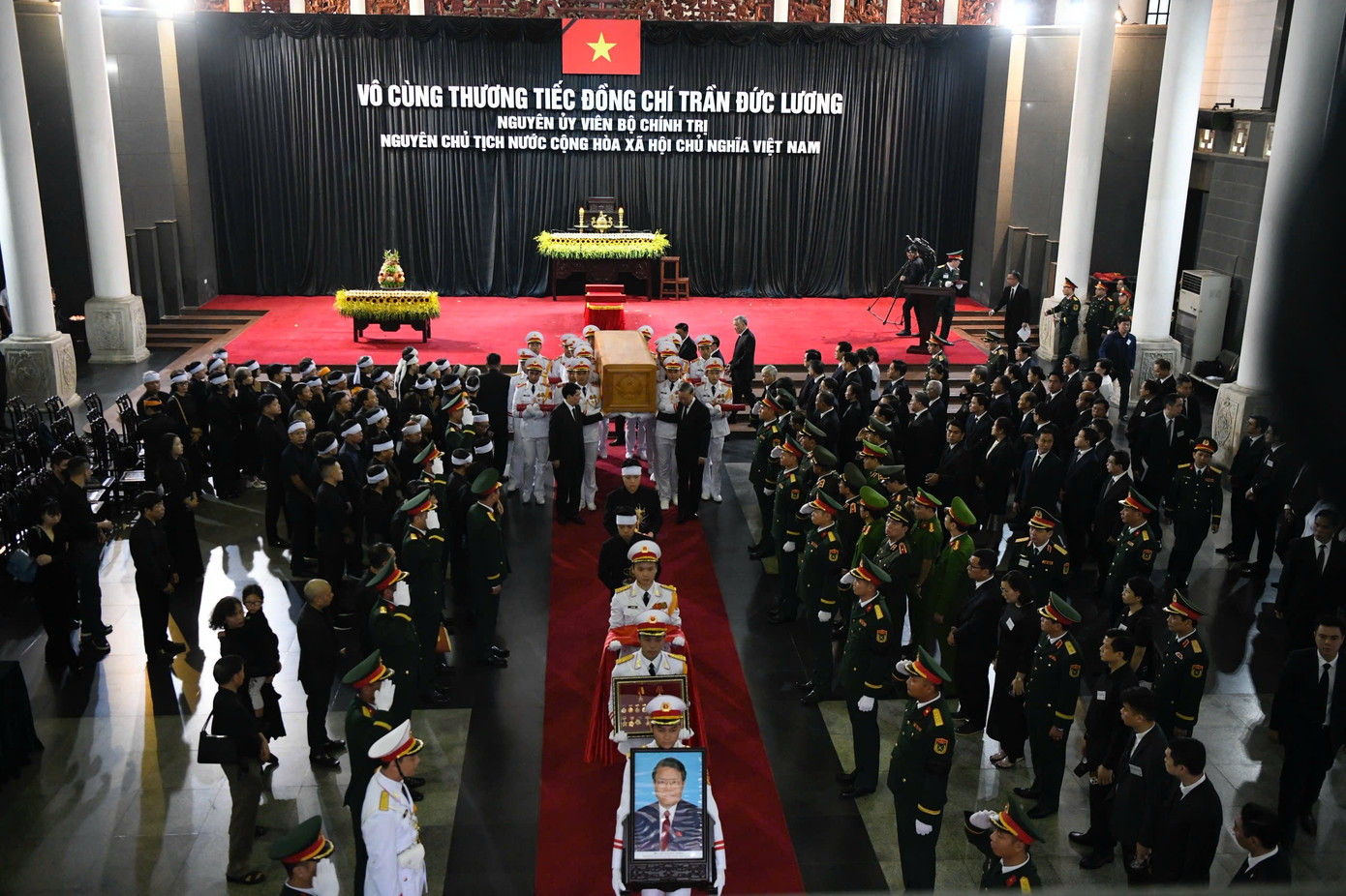 Đưa linh cữu nguyên Chủ tịch nước Trần Đức Lương rời Hà Nội về Quảng Ngãi ảnh 26