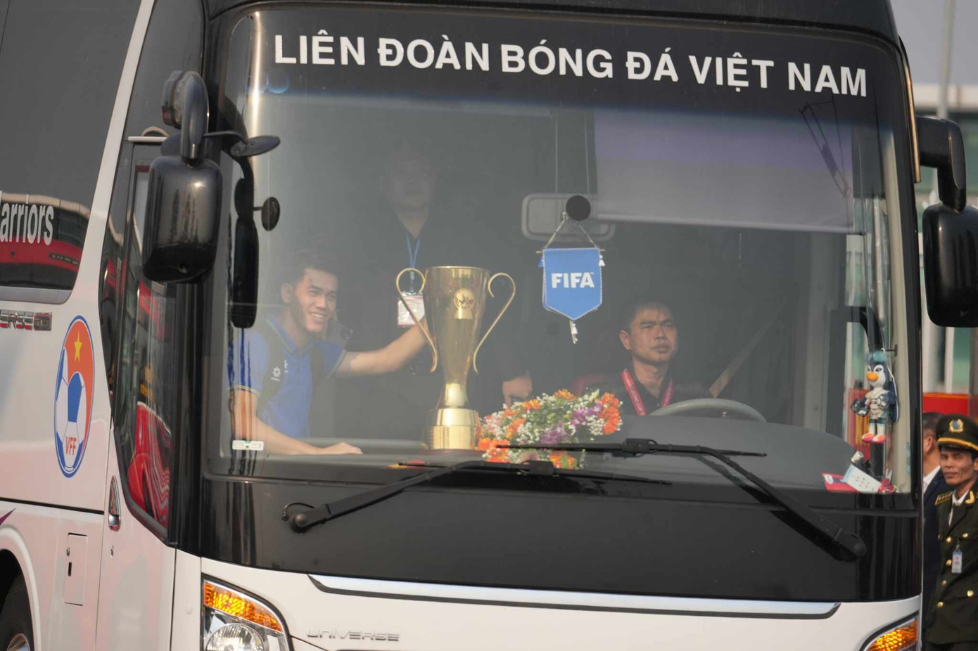 Tuyển Việt Nam ca khúc khải hoàn, người hâm mộ hân hoan chào đón ảnh 17