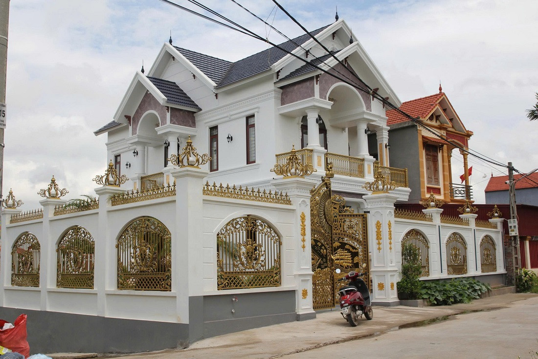 Căn nhà của một trong những đối tượng cầm đầu băng nhóm lừa đảo tại tỉnh Bắc Ninh. Ảnh: Công an cung cấp