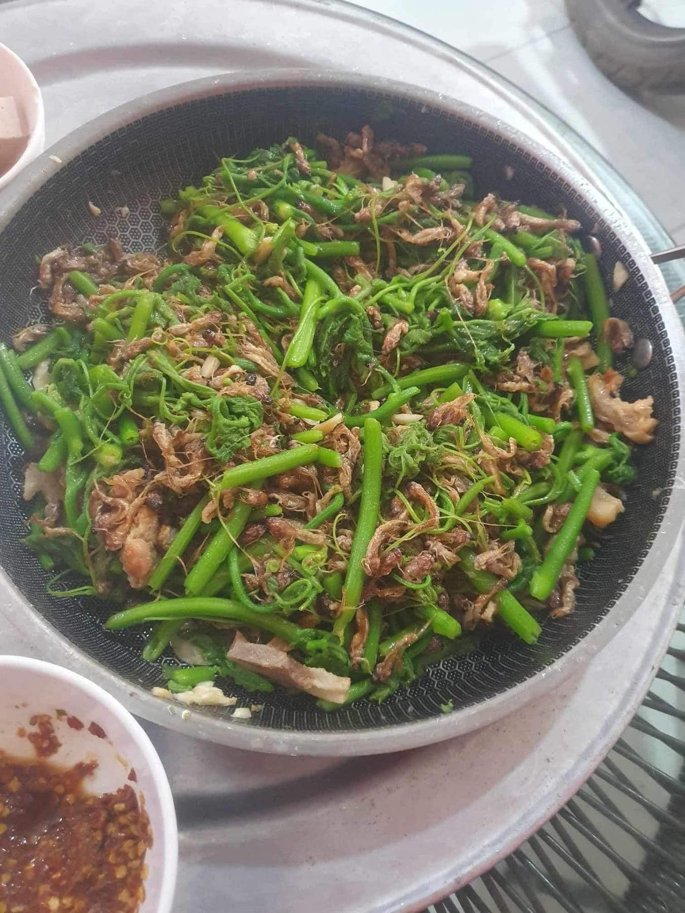 Con vờ được biến tấu thành một số món ngon như canh cá ngạnh hay xào cùng rau bí. Ảnh: Phương Quý Con vờ được biến tấu thành một số món ngon như canh cá ngạnh hay xào cùng rau bí. Ảnh: Phương Quý