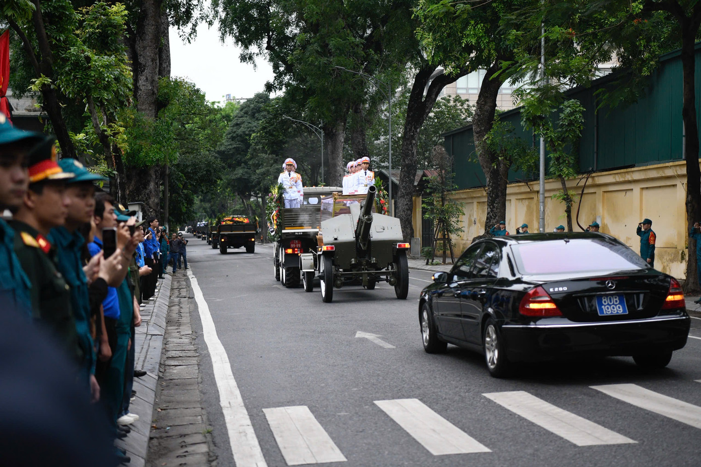 Đưa linh cữu nguyên Chủ tịch nước Trần Đức Lương rời Hà Nội về Quảng Ngãi ảnh 41