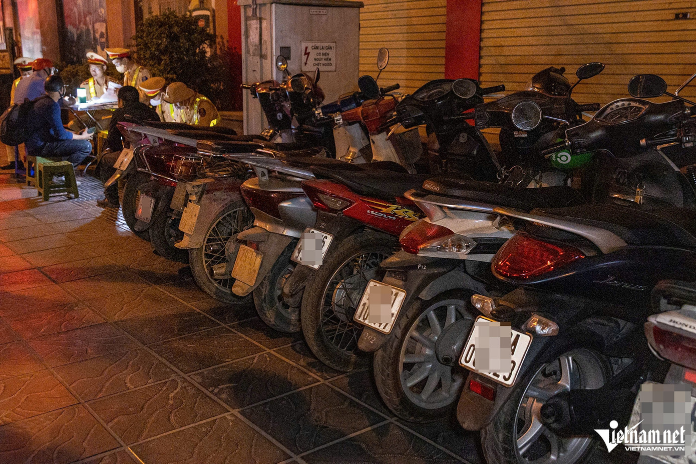 CSGT đã phát hiện, xử lý 15 trường hợp tài xế vi phạm nồng độ cồn. Ảnh: Đình Hiếu