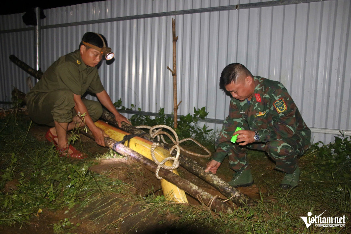 Công tác tìm kiếm diễn ra liên tục