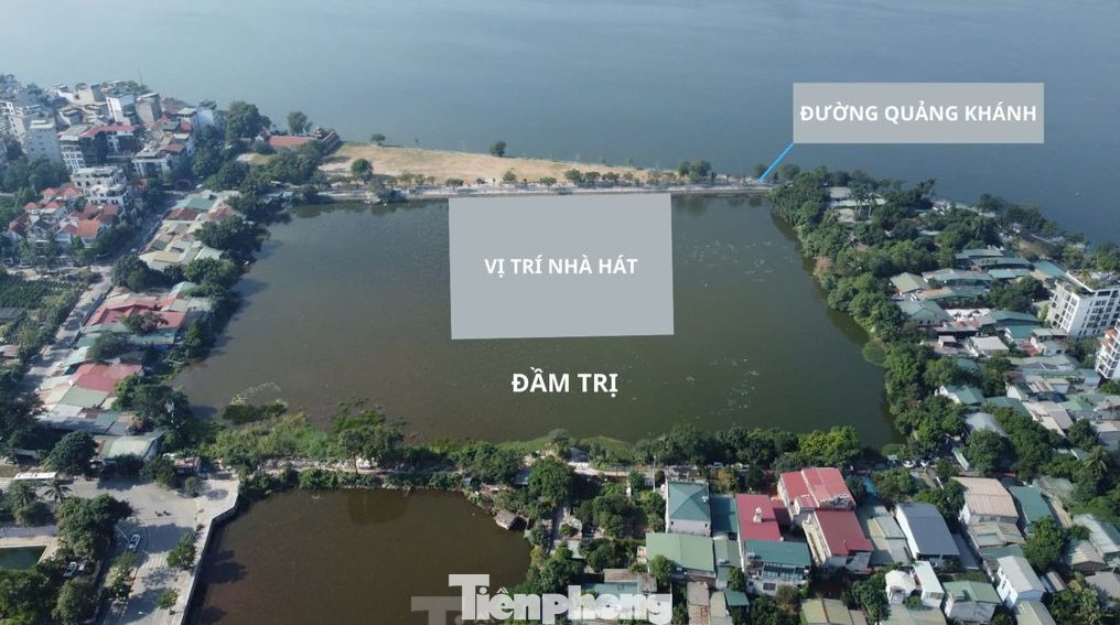 Nội dung công văn cũng nêu: UBND thành phố Hà Nội giao các đơn vị liên quan chuẩn hóa phương án bố trí bến thủy nội địa, cầu nối giữa hồ Thủy Sứ - Đầm Trị đảm bảo thẩm mỹ cao nhất, quy mô nhỏ nhất, đẹp nhất... Được biết khu bến thủy nội địa nằm ở đường Quảng Khánh, ngay sát nhà hát Opera trên mặt hồ Đầm Trị.