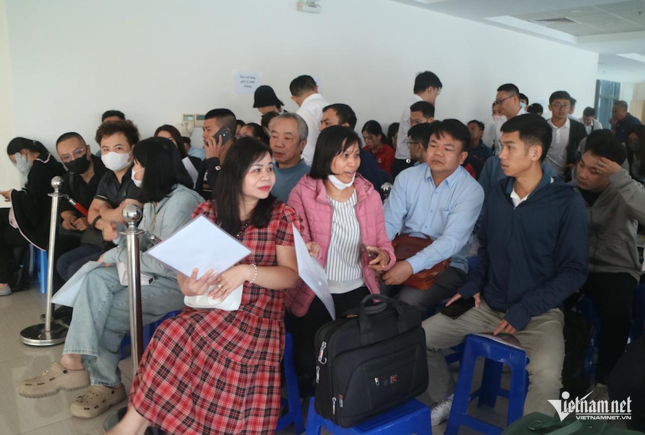 Từ xếp hàng dài lúc 6h sáng, nay chỉ 1 người chờ ở Trung tâm hành chính công Hà Nội ảnh 5 Từ xếp hàng dài lúc 6h sáng, nay chỉ 1 người chờ ở Trung tâm hành chính công Hà Nội ảnh 5