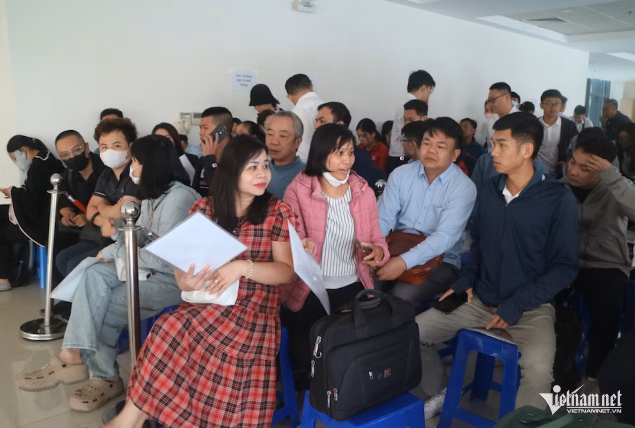 Từ xếp hàng dài lúc 6h sáng, nay chỉ 1 người chờ ở Trung tâm hành chính công Hà Nội ảnh 5
