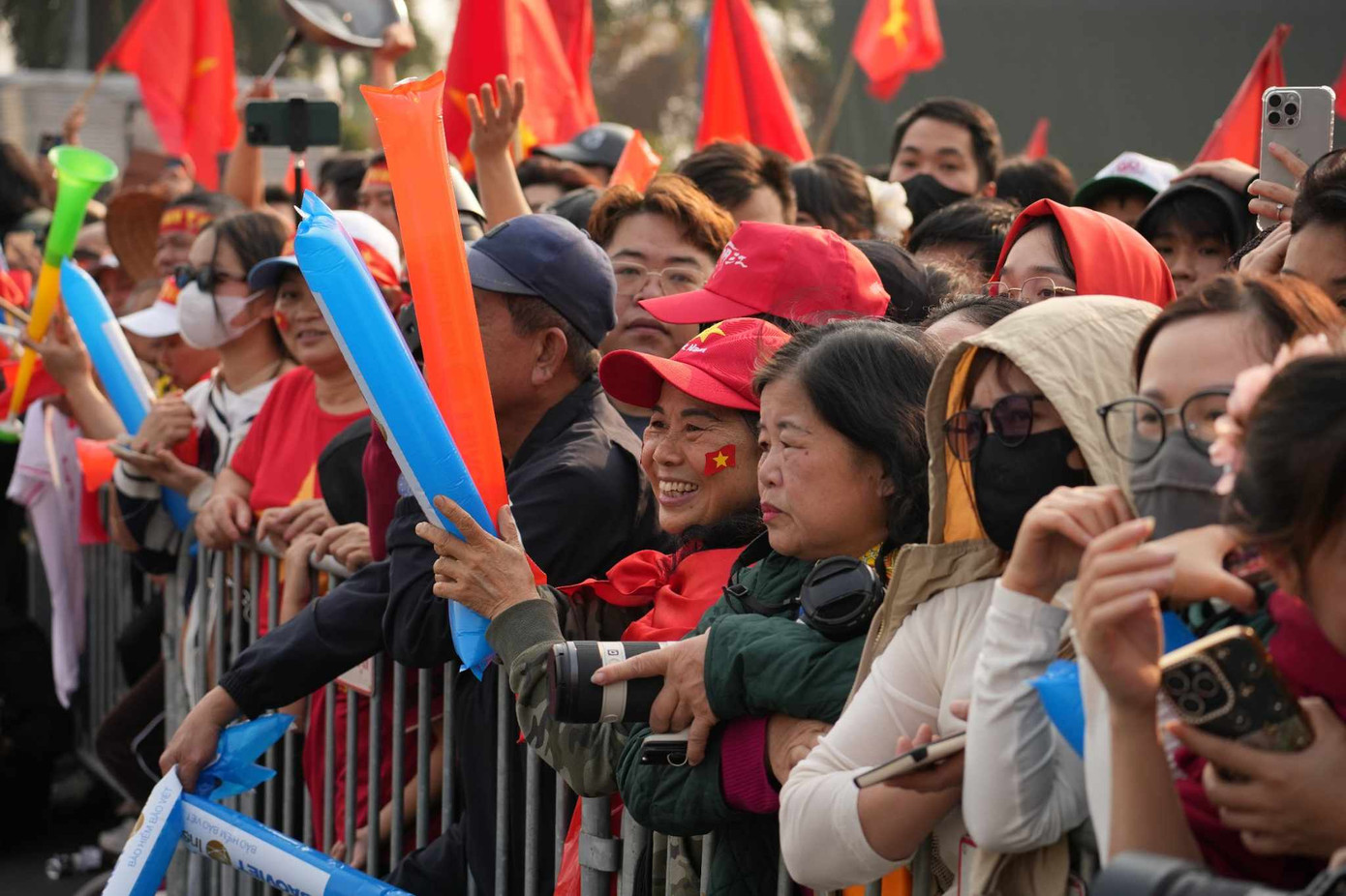 Tuyển Việt Nam ca khúc khải hoàn, người hâm mộ hân hoan chào đón ảnh 26