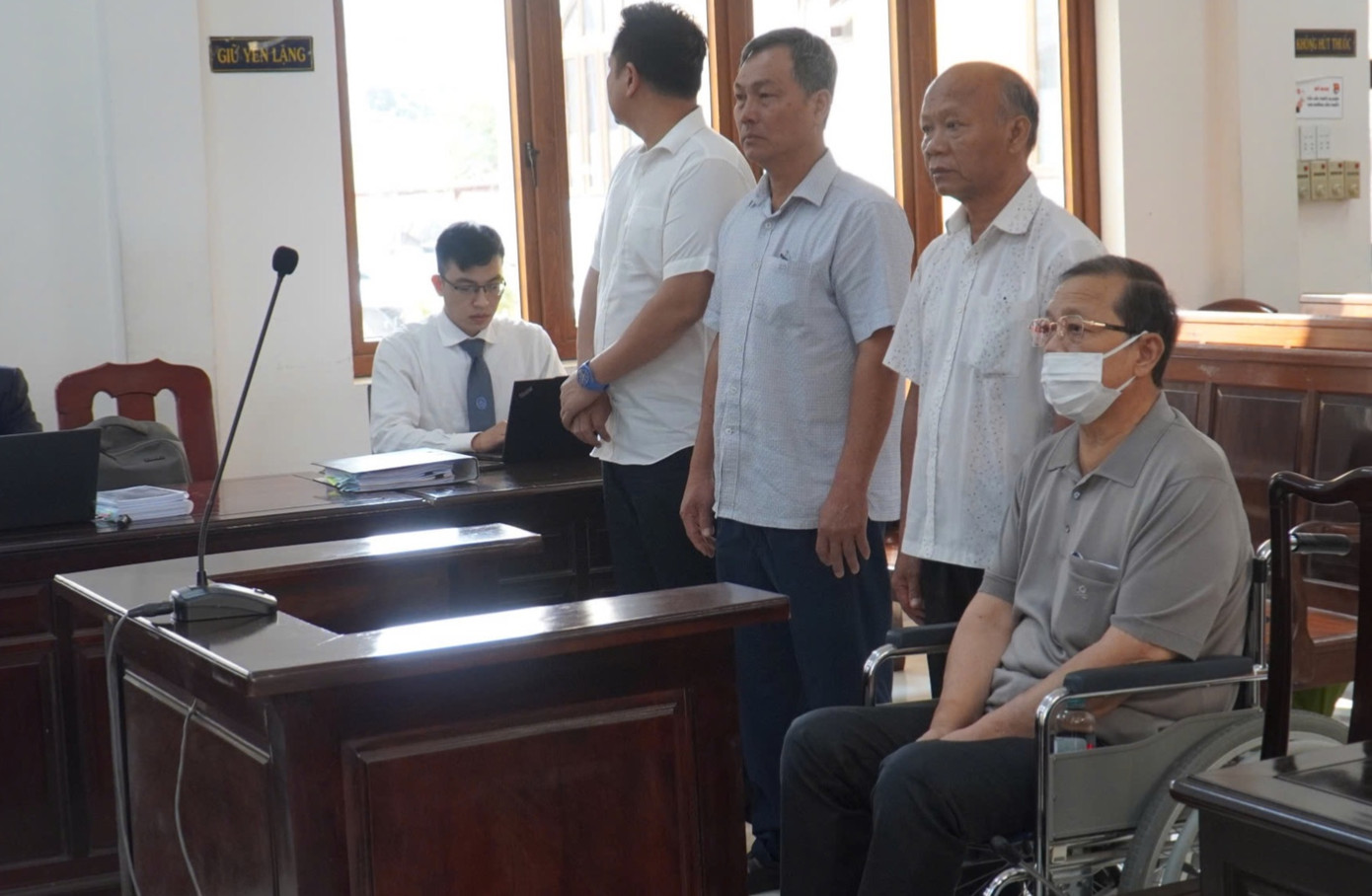 4 bị cáo tại phiên tòa.