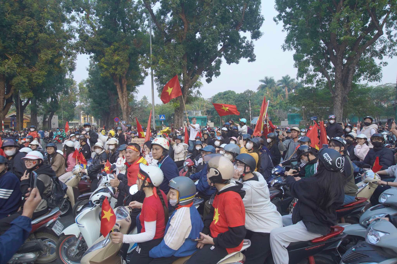 Tuyển Việt Nam ca khúc khải hoàn, người hâm mộ hân hoan chào đón ảnh 45