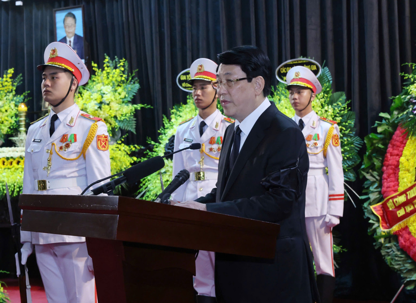 Đưa linh cữu nguyên Chủ tịch nước Trần Đức Lương rời Hà Nội về Quảng Ngãi ảnh 8