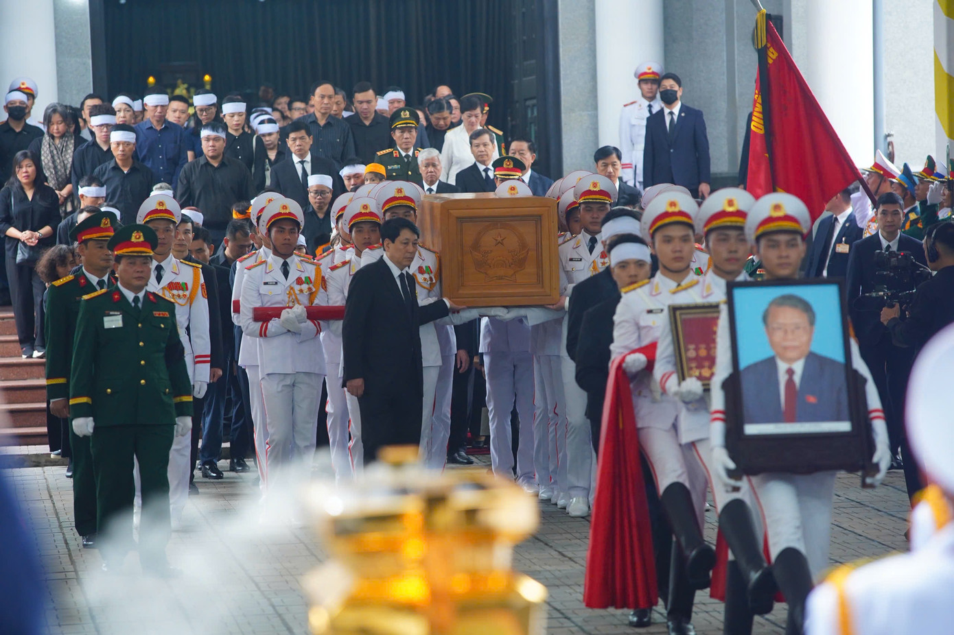 Đưa linh cữu nguyên Chủ tịch nước Trần Đức Lương rời Hà Nội về Quảng Ngãi ảnh 29